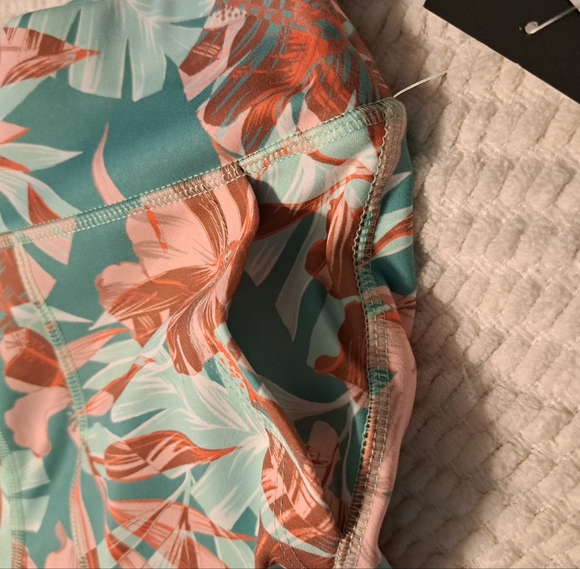 Ocean + Coast Leggings - Picture 5 of 10